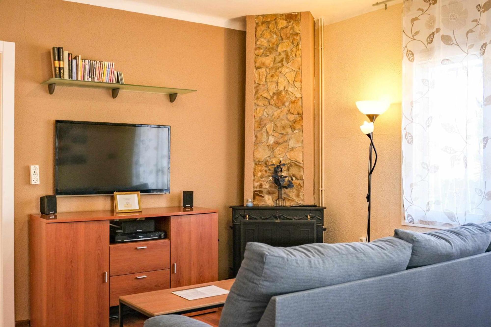 Can Camps Besalu Casa Planta Baja Con Jardin 外观 照片