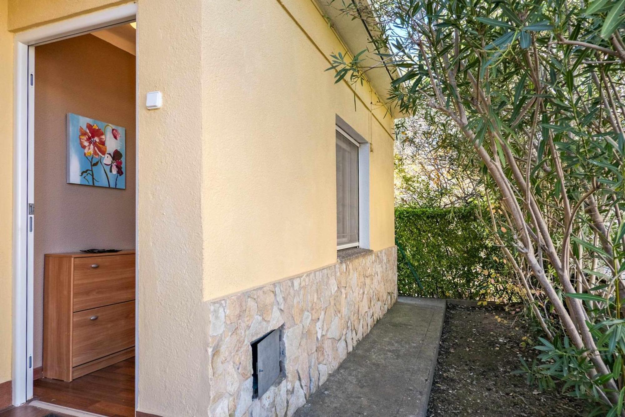 Can Camps Besalu Casa Planta Baja Con Jardin 外观 照片
